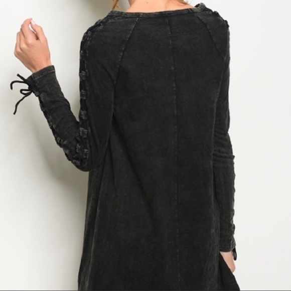 👑Laced Sleeve Black Dress!! - Picture 4 of 4